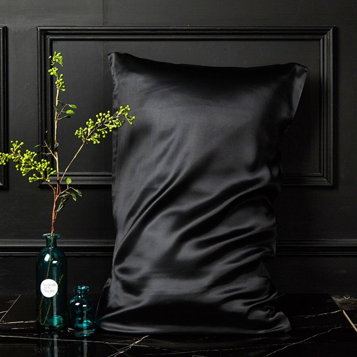 100% natural mulberry silk pillowcase set LOVEFREYA 48 x 74 Black Bed